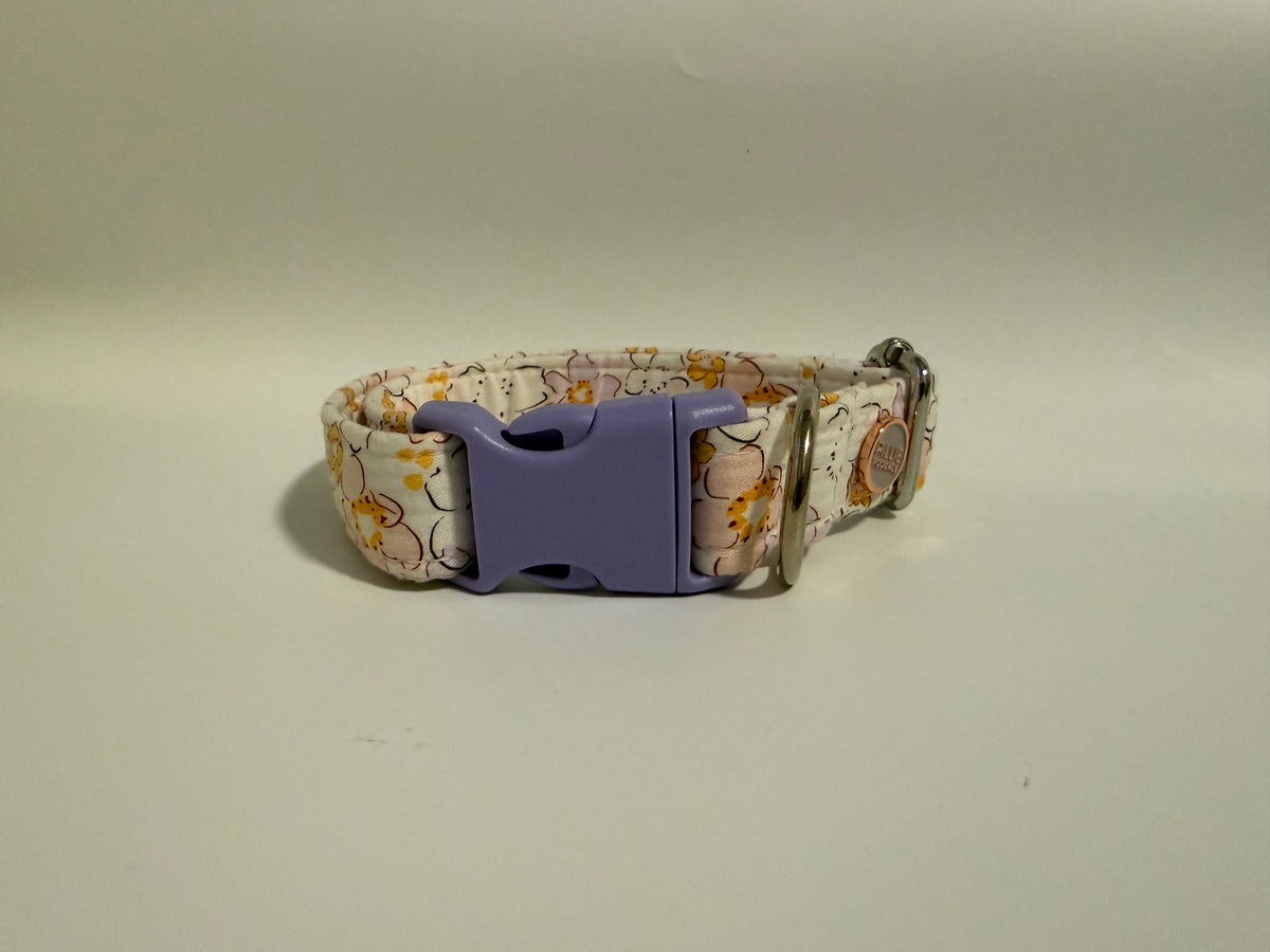 Mae - Medium Collar Sample