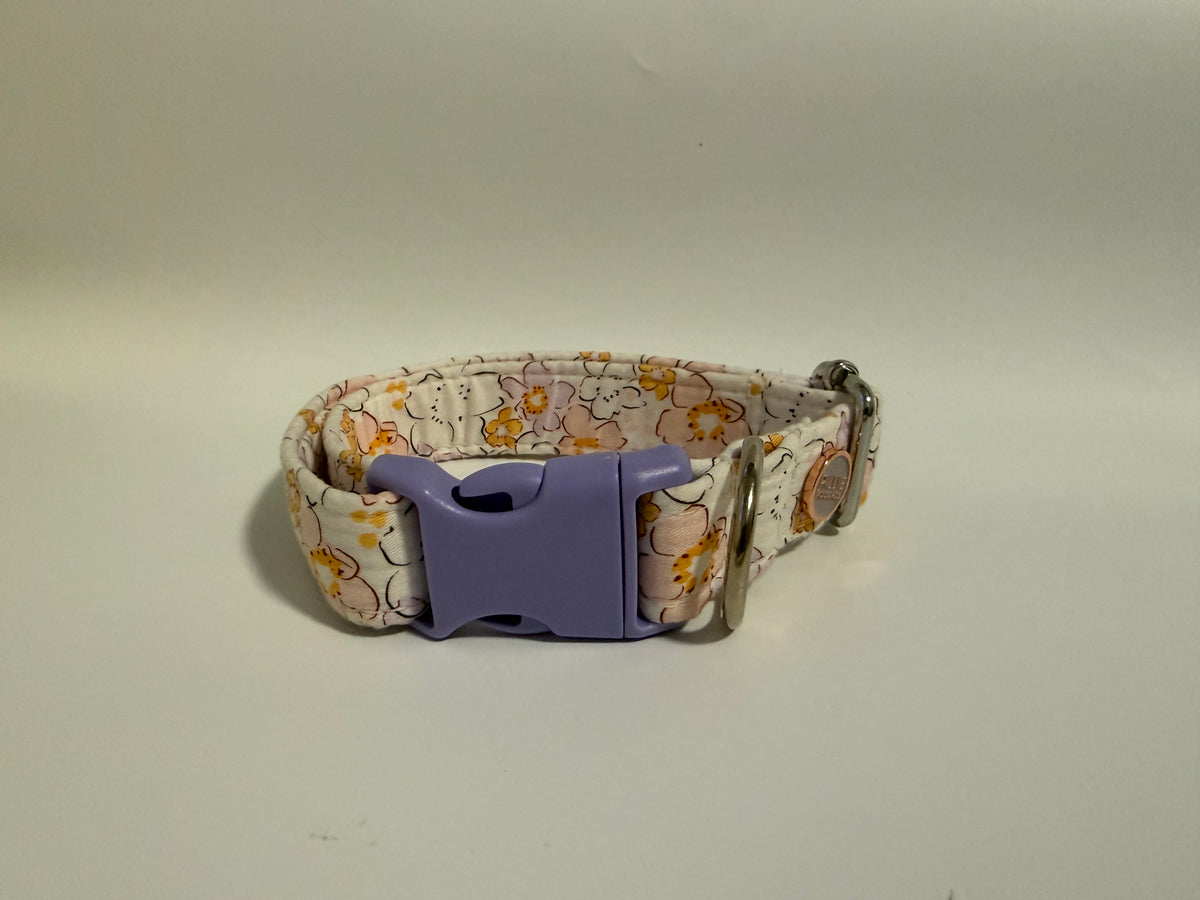 Mae - Medium Collar Sample
